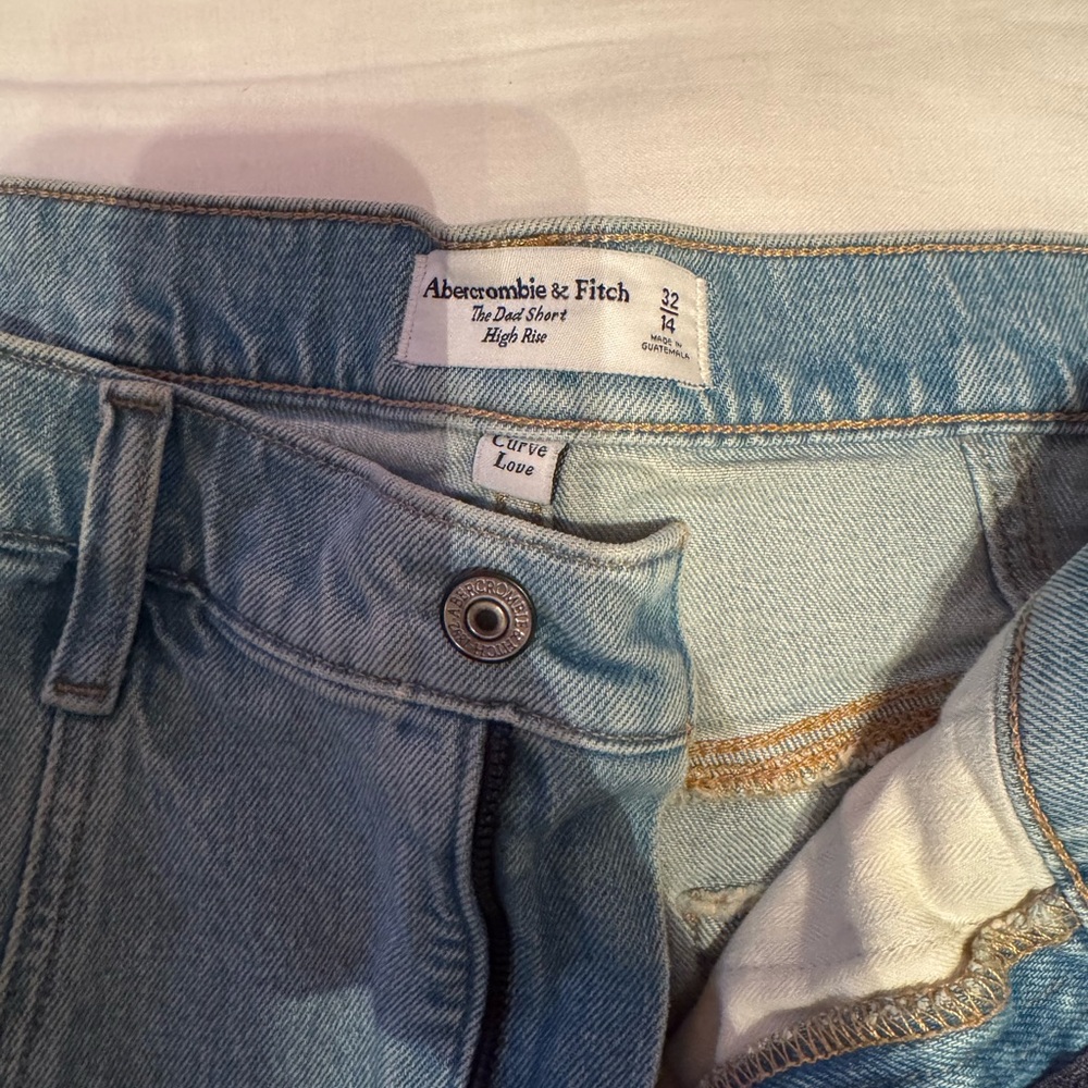 Abercrombie & Fitch Light Wash Jean Shorts - Picture 3 of 4